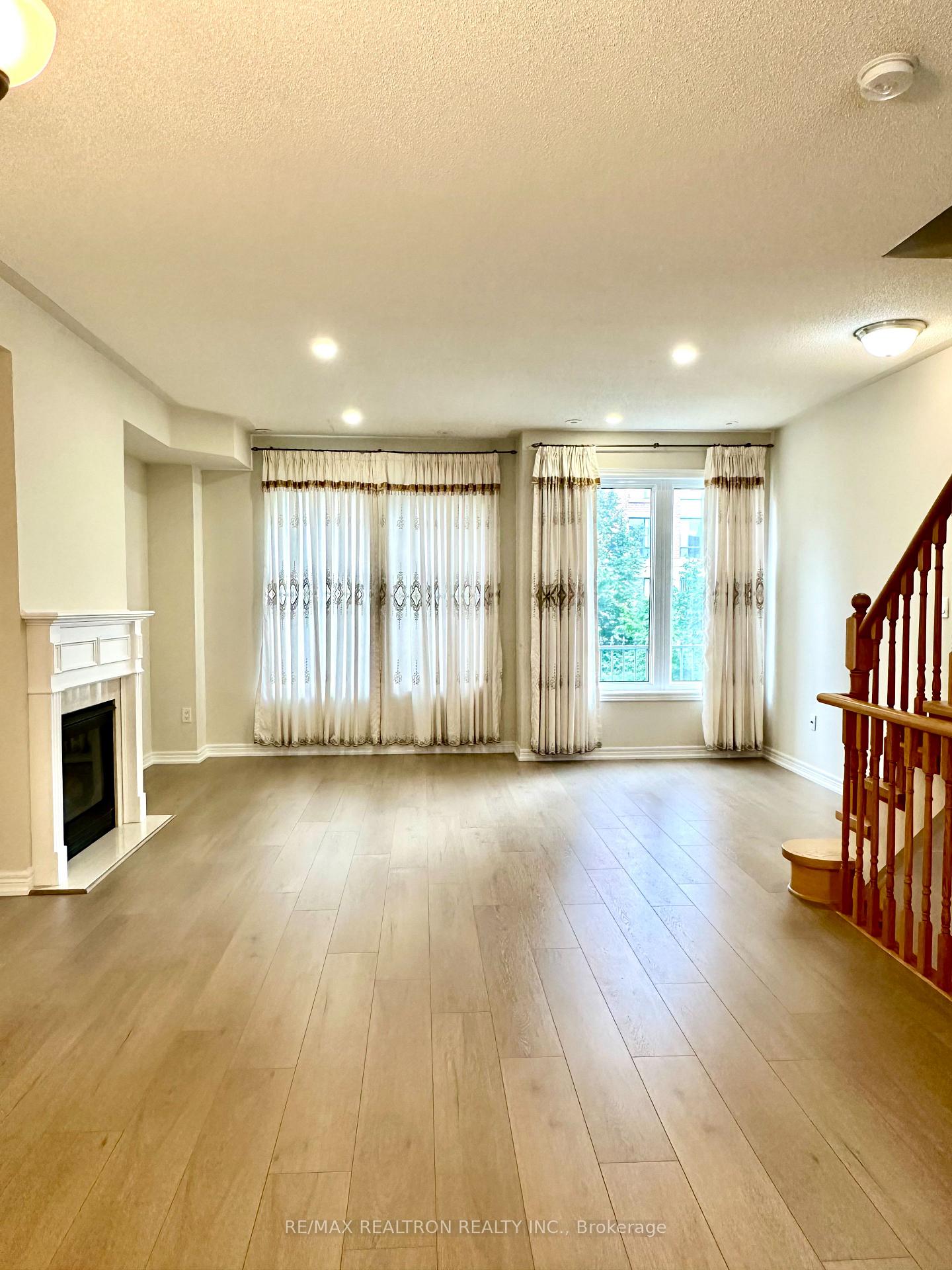 Photo 7 of 54 Times Avenue, Markham, Commerce Valley — HOMEH