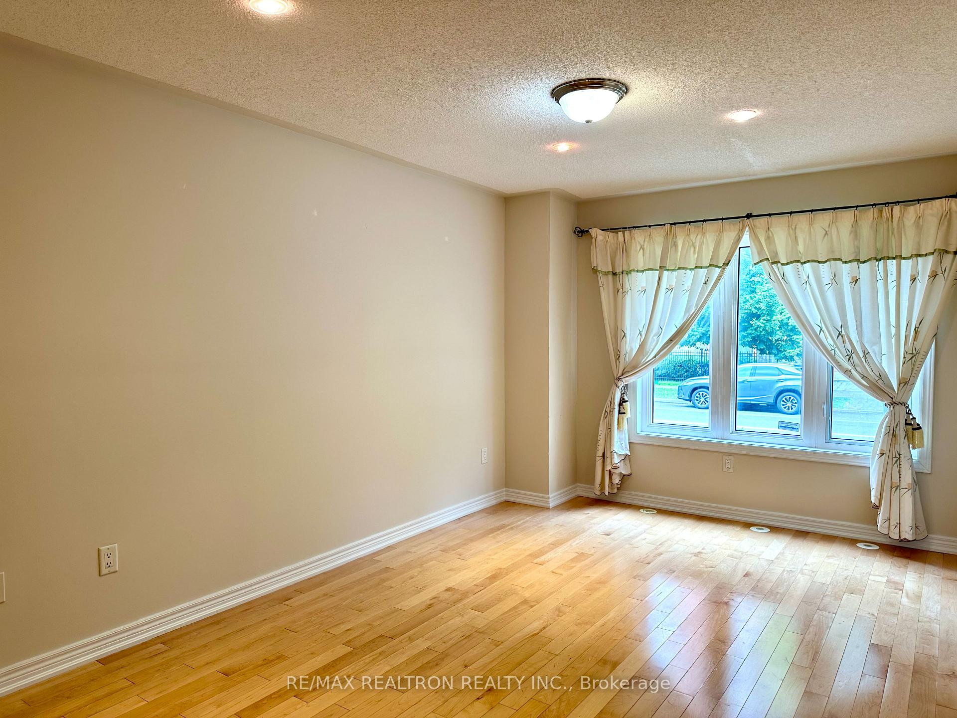 Photo 13 of 54 Times Avenue, Markham, Commerce Valley — HOMEH