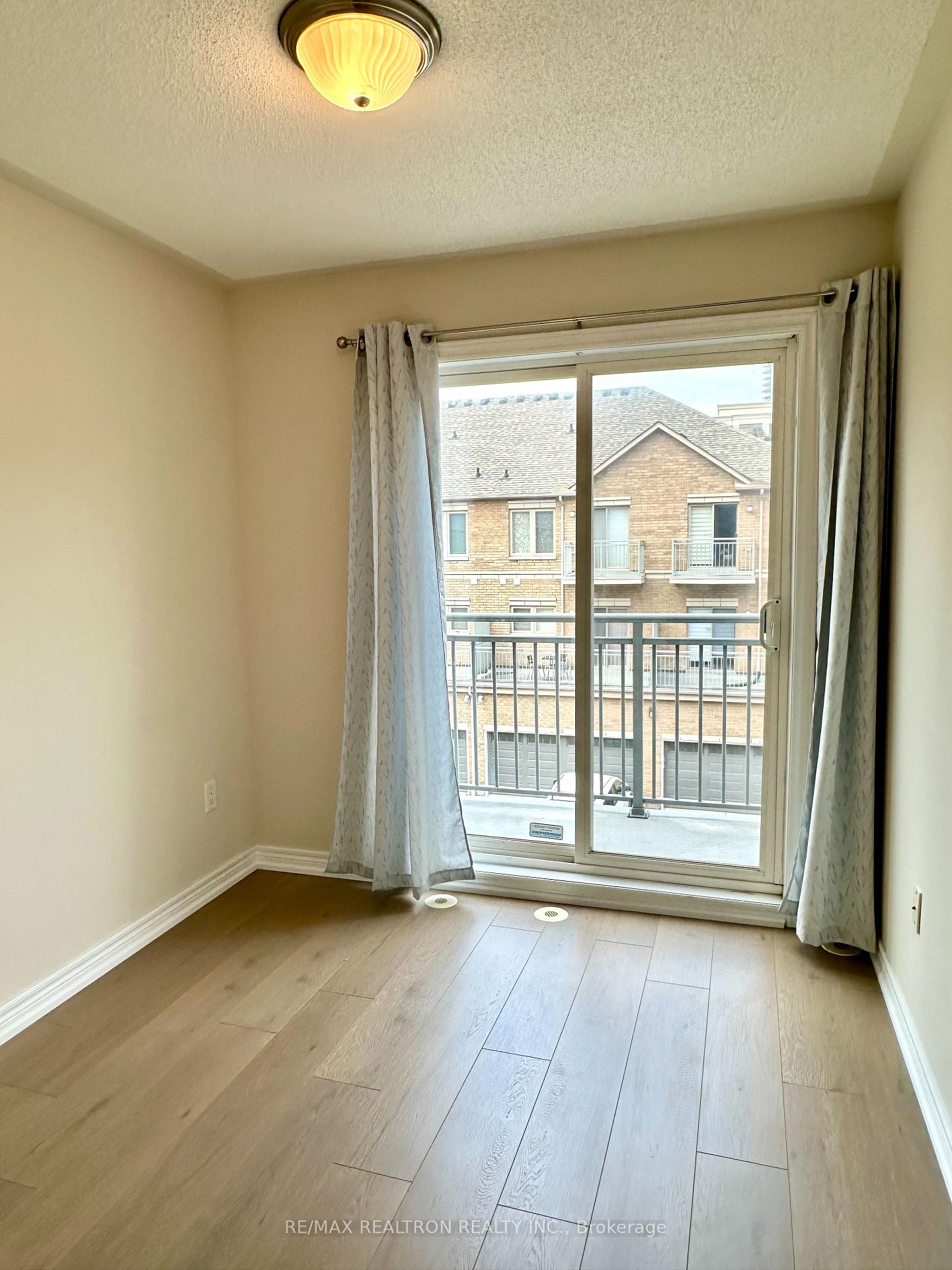 Photo 16 of 54 Times Avenue, Markham, Commerce Valley — HOMEH