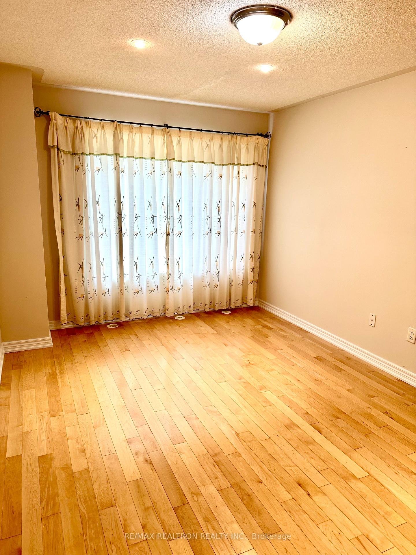 Photo 17 of 54 Times Avenue, Markham, Commerce Valley — HOMEH