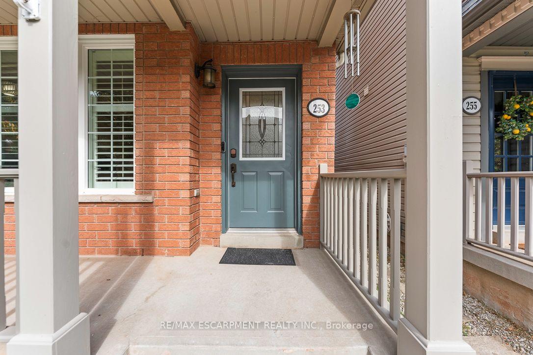 Photo 3 of 253 Gatwick Drive, Oakville, River Oaks — HOMEH