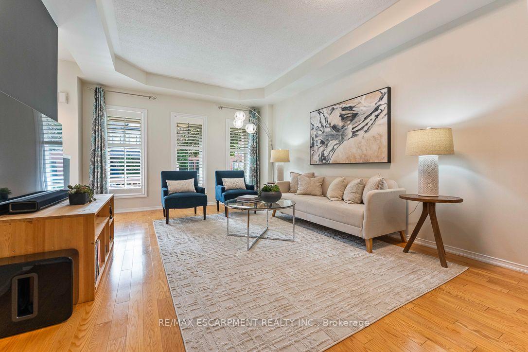 Photo 6 of 253 Gatwick Drive, Oakville, River Oaks — HOMEH