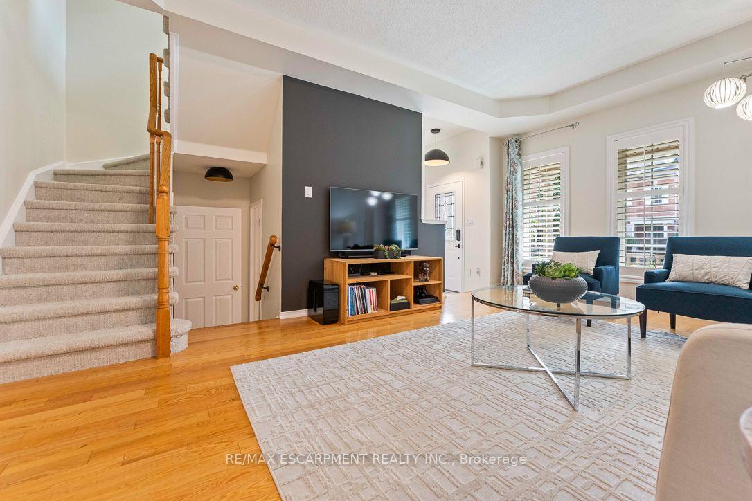 Photo 7 of 253 Gatwick Drive, Oakville, River Oaks — HOMEH
