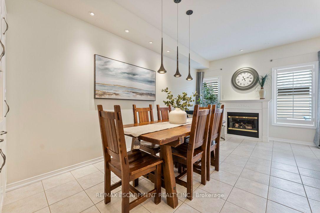 Photo 8 of 253 Gatwick Drive, Oakville, River Oaks — HOMEH