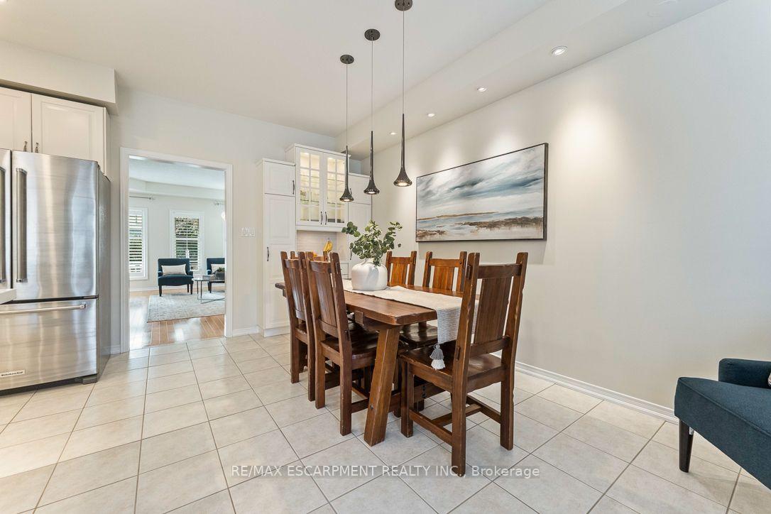 Photo 10 of 253 Gatwick Drive, Oakville, River Oaks — HOMEH