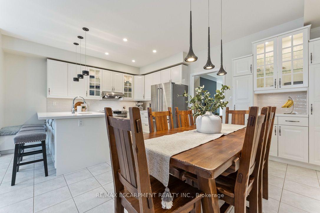 Photo 11 of 253 Gatwick Drive, Oakville, River Oaks — HOMEH