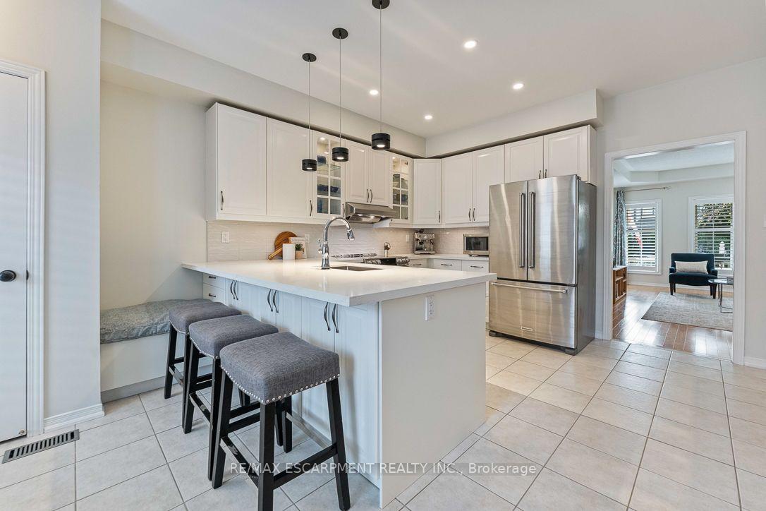 Photo 12 of 253 Gatwick Drive, Oakville, River Oaks — HOMEH