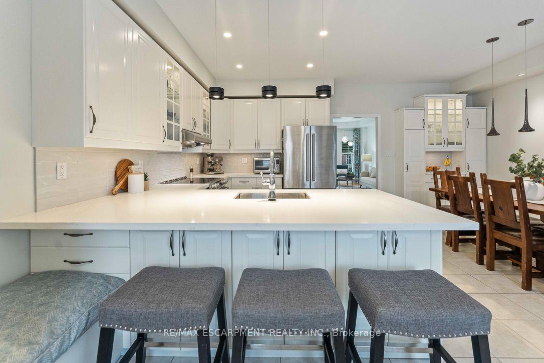 Photo 13 of 253 Gatwick Drive, Oakville, River Oaks — HOMEH