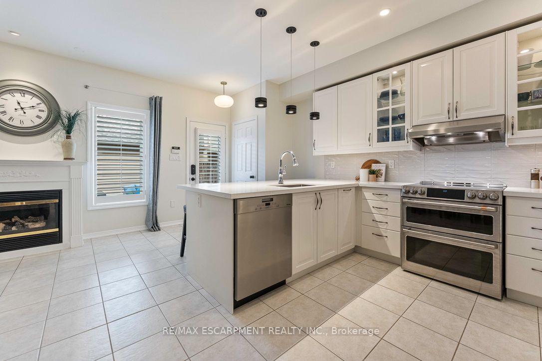 Photo 15 of 253 Gatwick Drive, Oakville, River Oaks — HOMEH