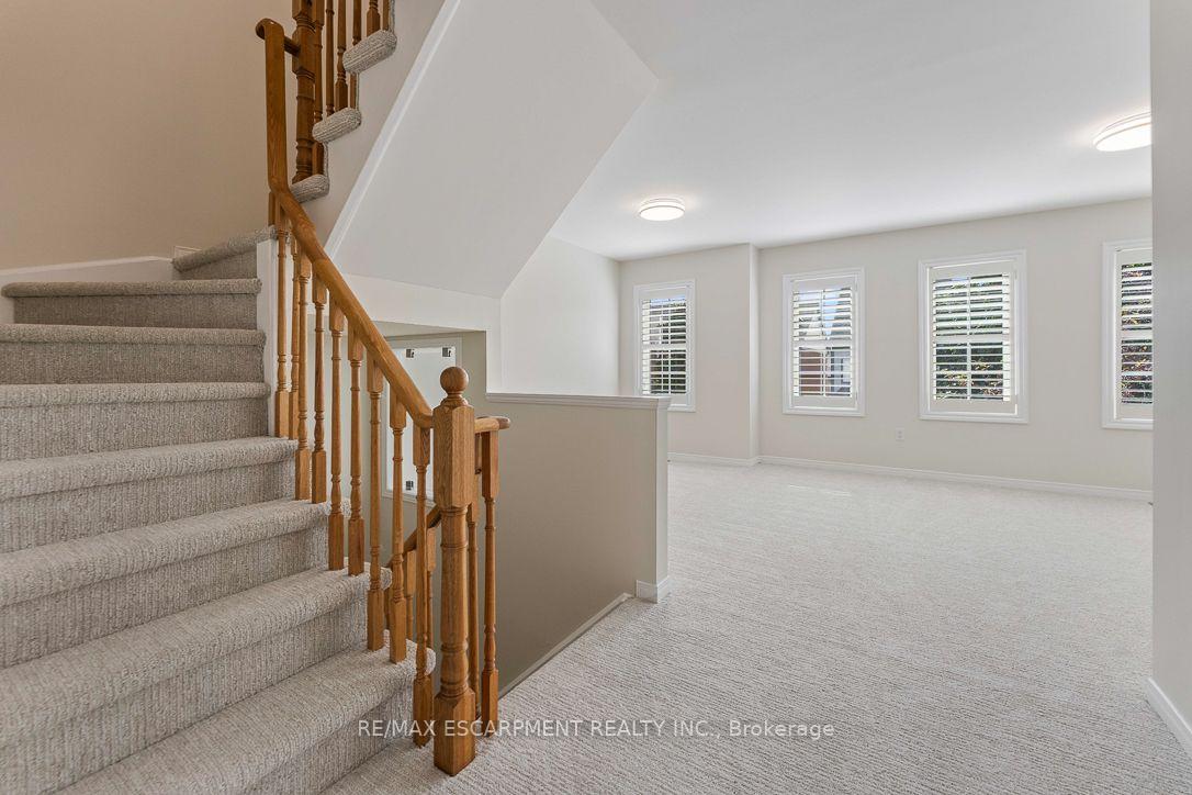 Photo 18 of 253 Gatwick Drive, Oakville, River Oaks — HOMEH
