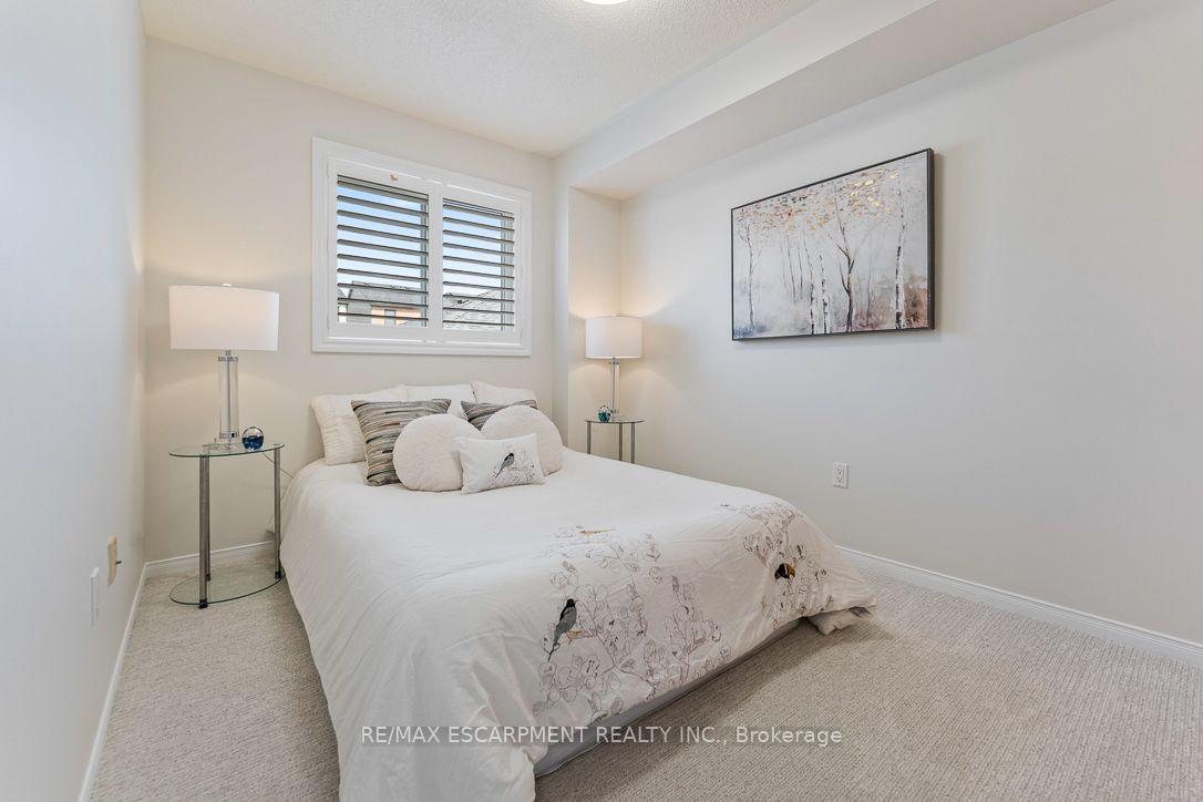 Photo 21 of 253 Gatwick Drive, Oakville, River Oaks — HOMEH