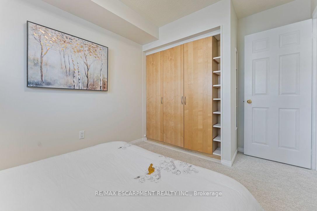 Photo 22 of 253 Gatwick Drive, Oakville, River Oaks — HOMEH
