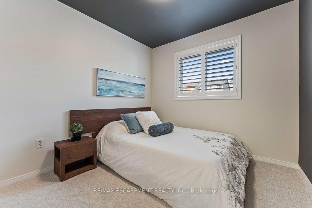 Photo 23 of 253 Gatwick Drive, Oakville, River Oaks — HOMEH