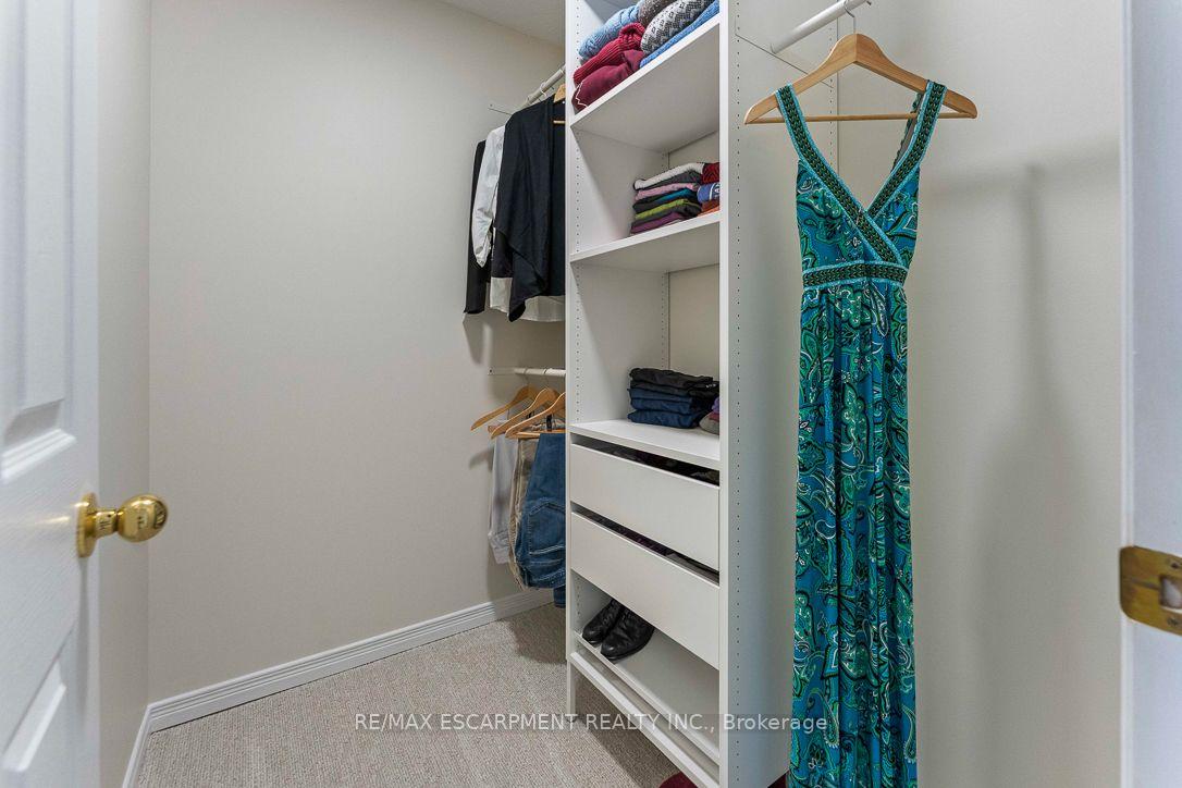 Photo 32 of 253 Gatwick Drive, Oakville, River Oaks — HOMEH
