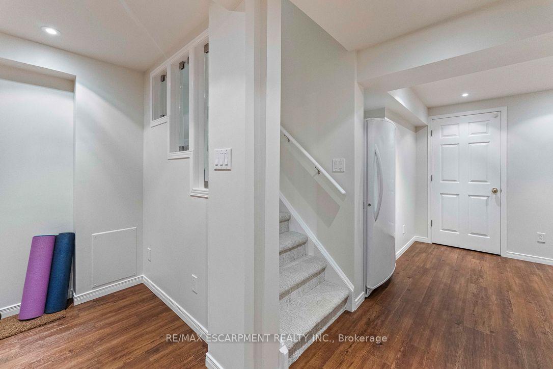Photo 33 of 253 Gatwick Drive, Oakville, River Oaks — HOMEH