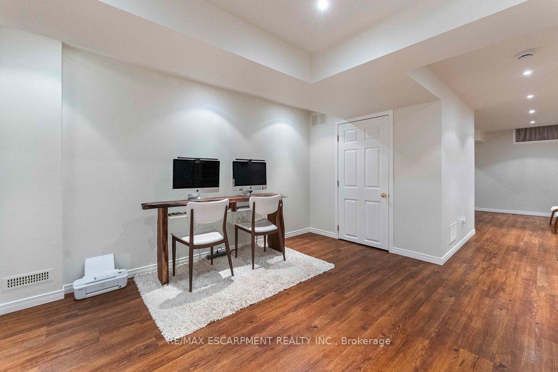 Photo 35 of 253 Gatwick Drive, Oakville, River Oaks — HOMEH