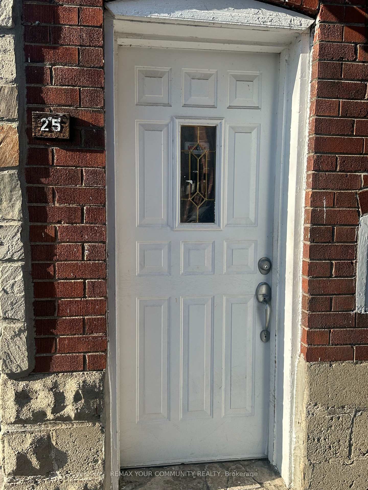 Photo 6 of 25 Ninth Street, Etobicoke, New Toronto — HOMEH