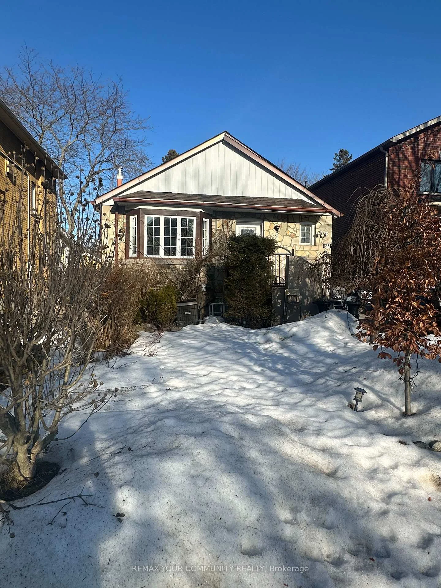 Photo 2 of 25 Ninth Street, Etobicoke, New Toronto — HOMEH