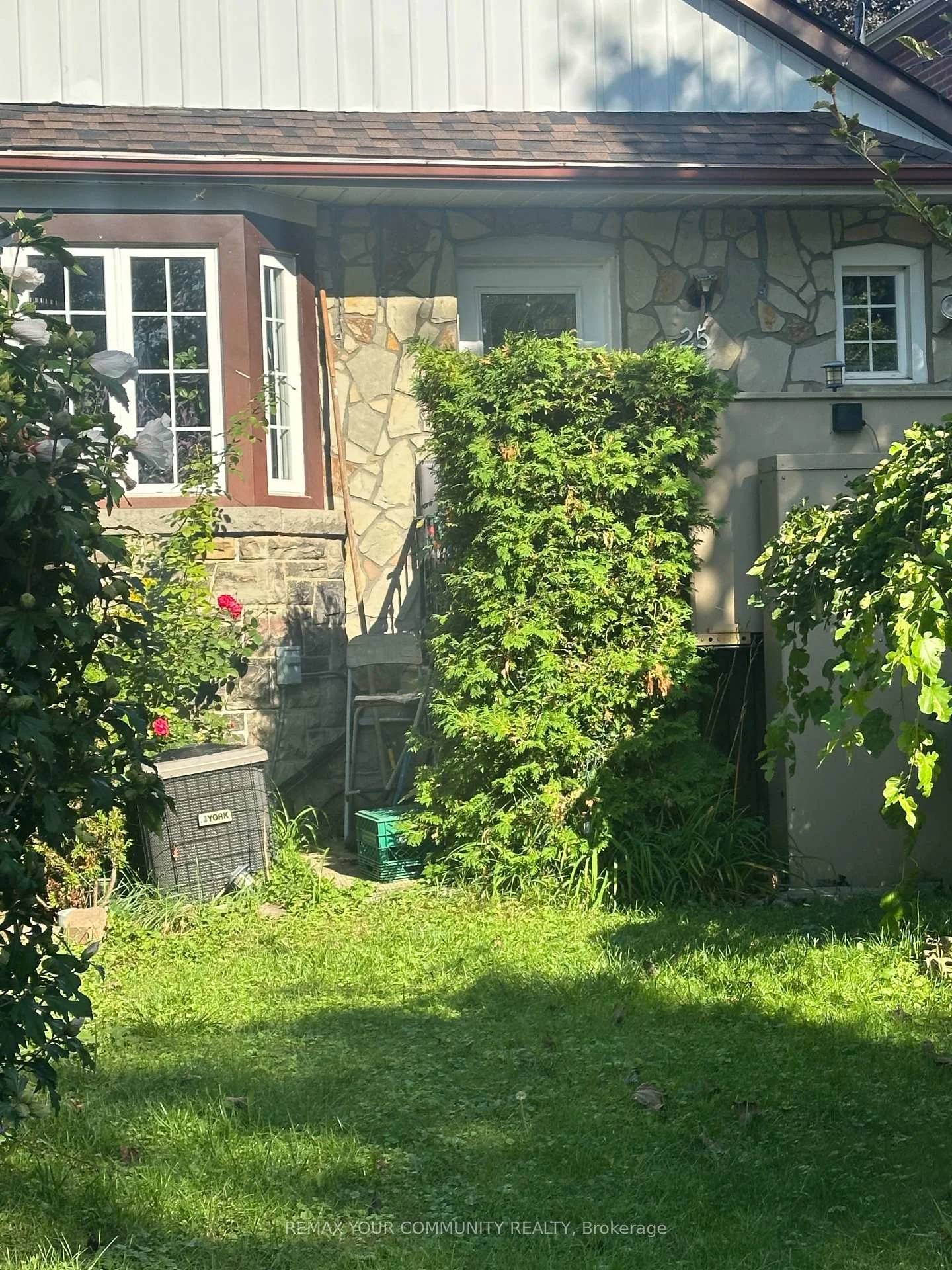 Photo 1 of 25 Ninth Street, Etobicoke, New Toronto — HOMEH