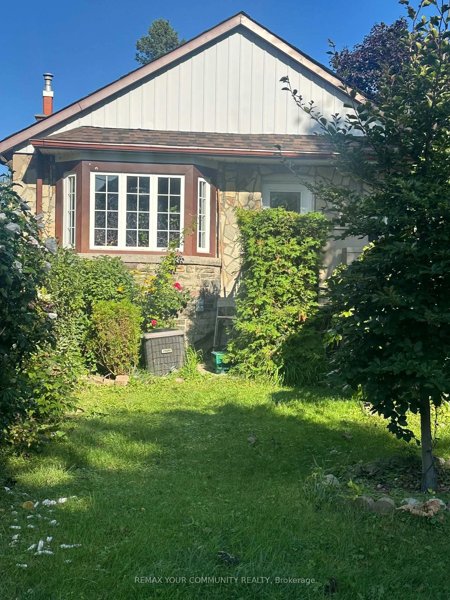 Photo 4 of 25 Ninth Street, Etobicoke, New Toronto — HOMEH