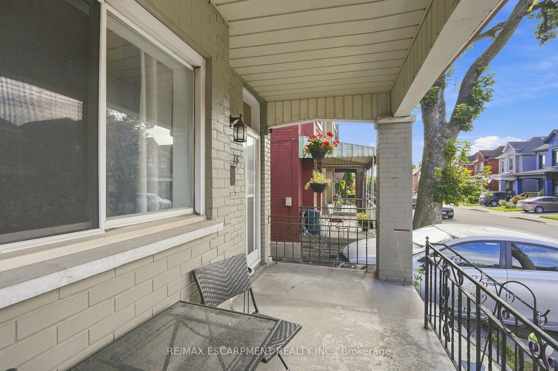 Photo 3 of Unit Upper, 15 Clinton Street, Hamilton, Stipley — HOMEH
