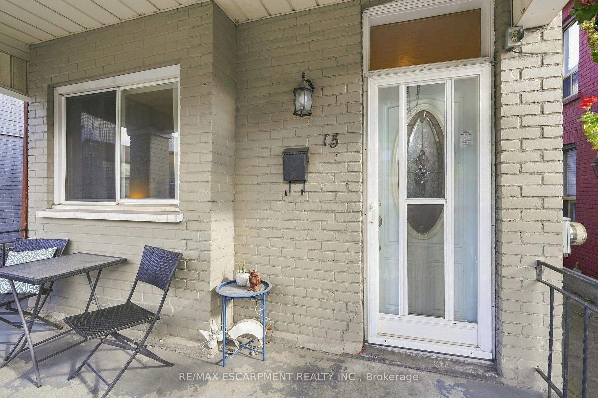 Photo 4 of Unit Upper, 15 Clinton Street, Hamilton, Stipley — HOMEH