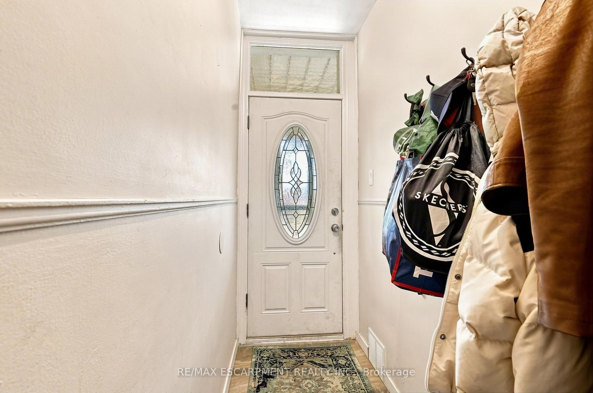 Photo 5 of Unit Upper, 15 Clinton Street, Hamilton, Stipley — HOMEH