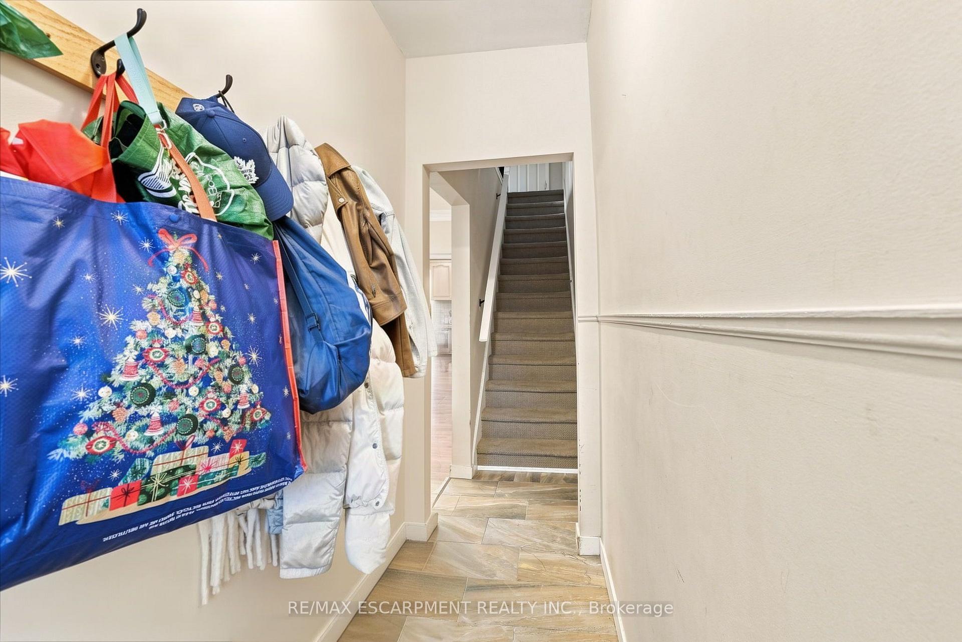 Photo 6 of Unit Upper, 15 Clinton Street, Hamilton, Stipley — HOMEH