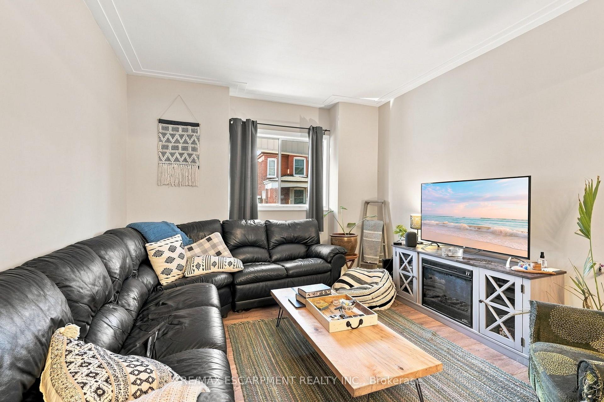 Photo 7 of Unit Upper, 15 Clinton Street, Hamilton, Stipley — HOMEH