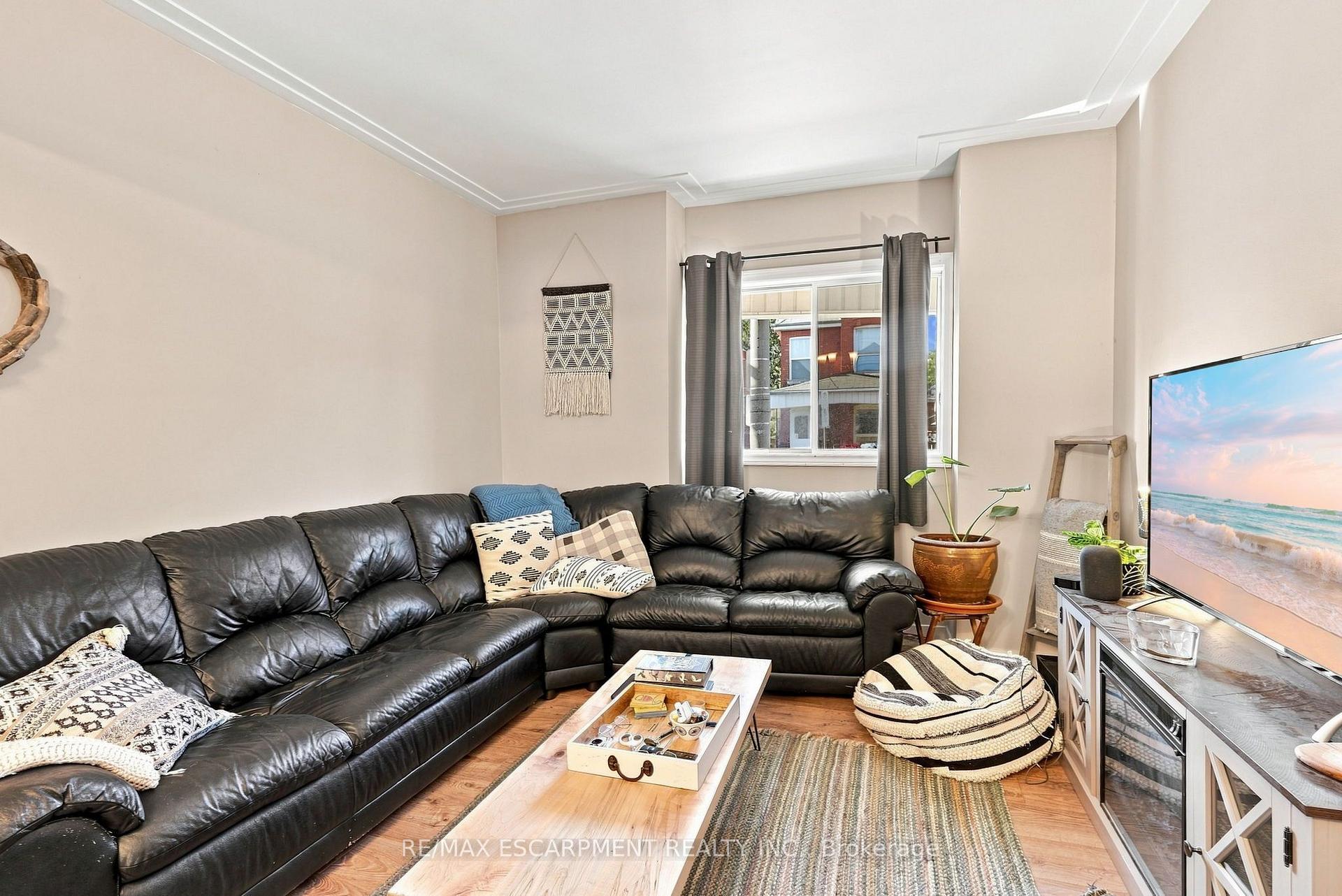 Photo 8 of Unit Upper, 15 Clinton Street, Hamilton, Stipley — HOMEH