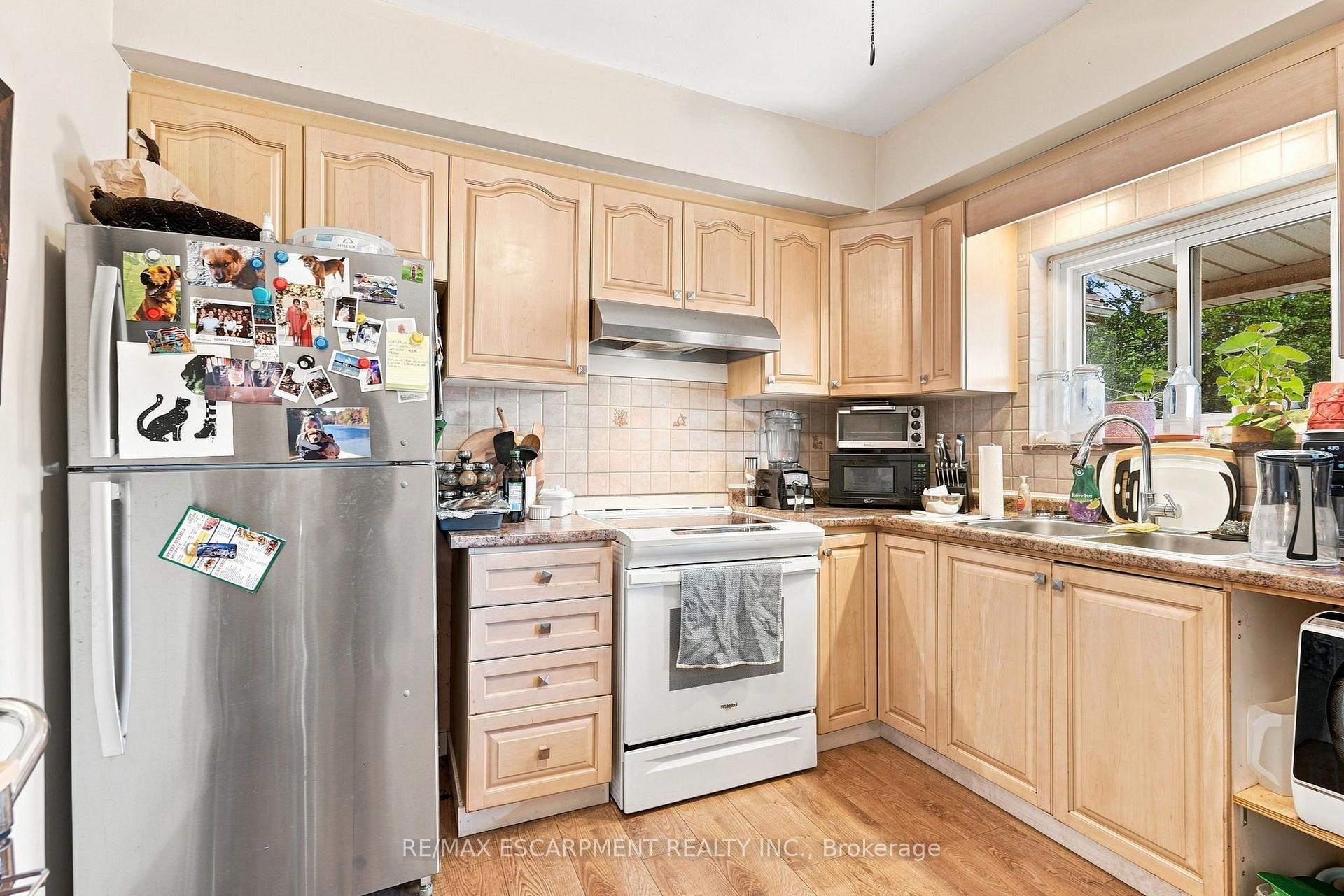 Photo 11 of Unit Upper, 15 Clinton Street, Hamilton, Stipley — HOMEH