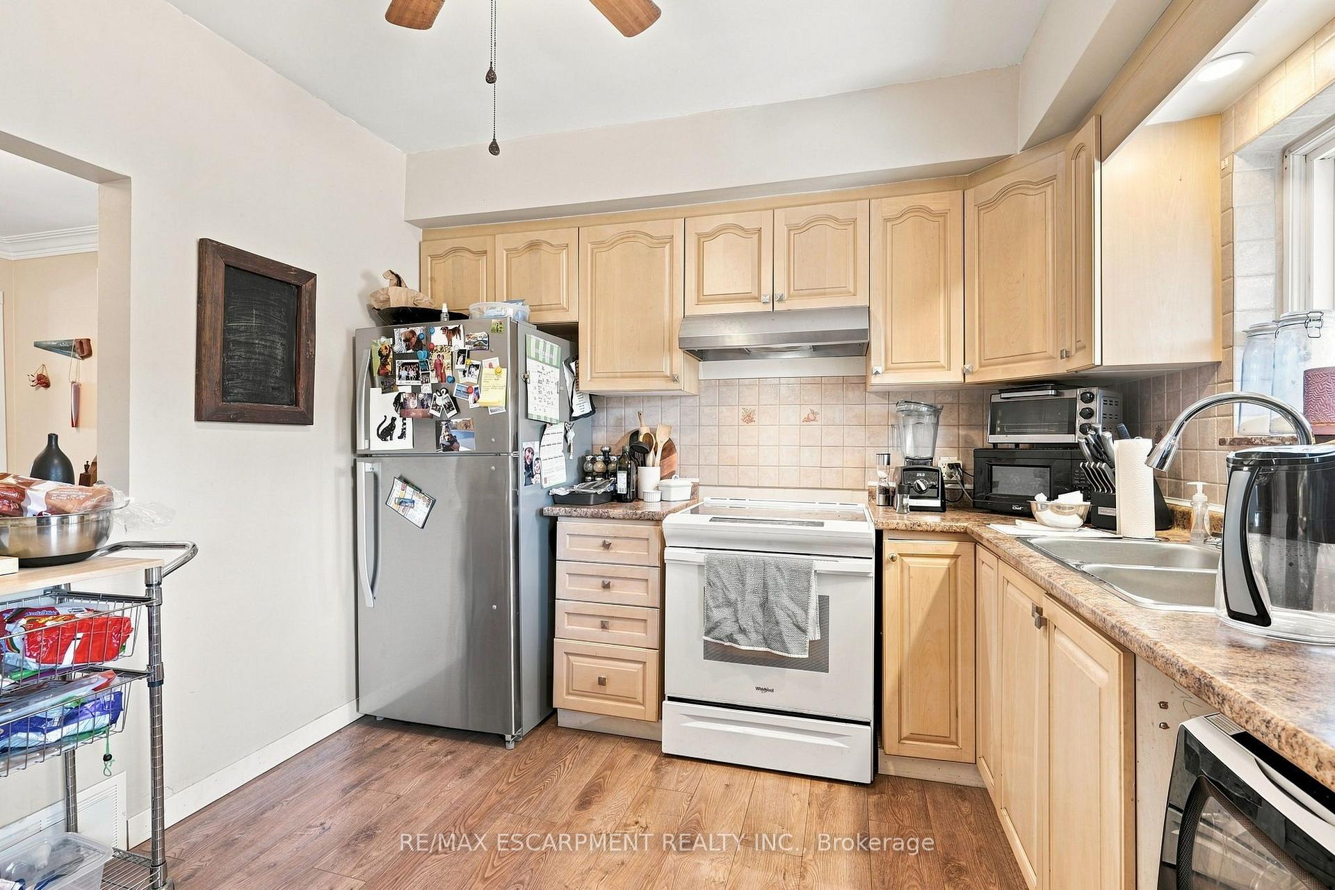Photo 12 of Unit Upper, 15 Clinton Street, Hamilton, Stipley — HOMEH