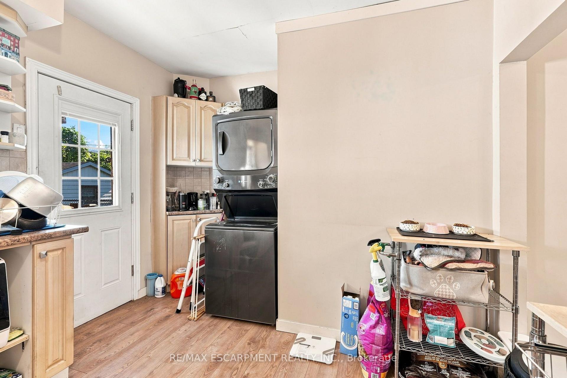 Photo 13 of Unit Upper, 15 Clinton Street, Hamilton, Stipley — HOMEH