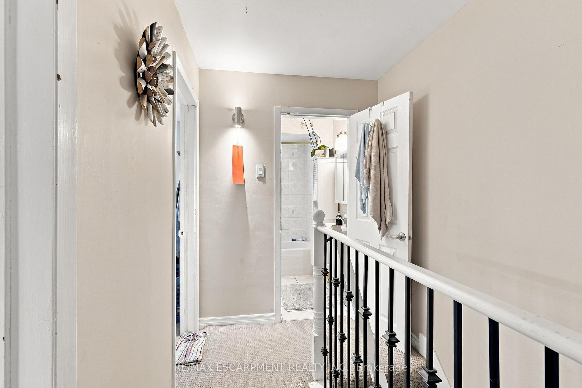 Photo 16 of Unit Upper, 15 Clinton Street, Hamilton, Stipley — HOMEH