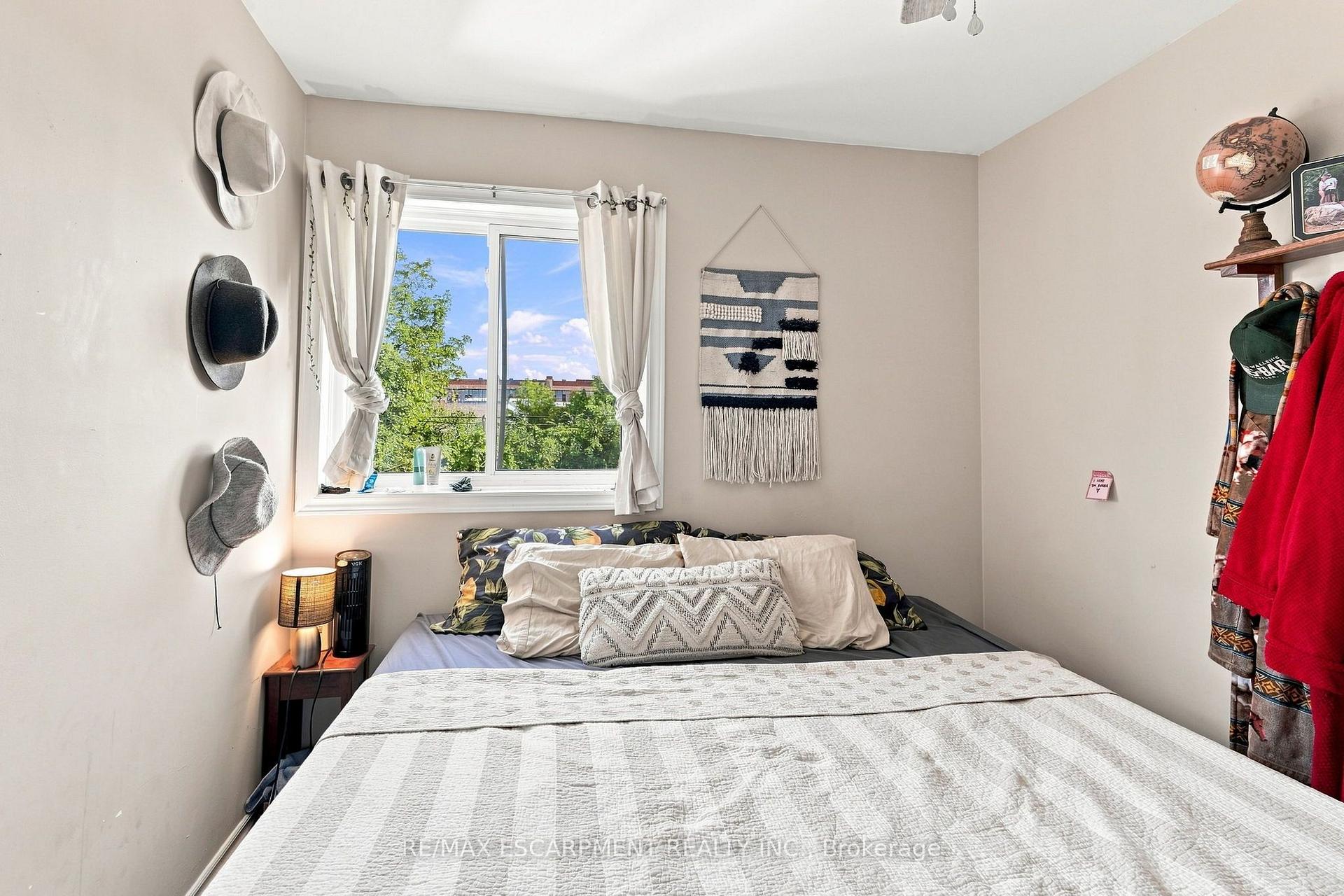 Photo 19 of Unit Upper, 15 Clinton Street, Hamilton, Stipley — HOMEH