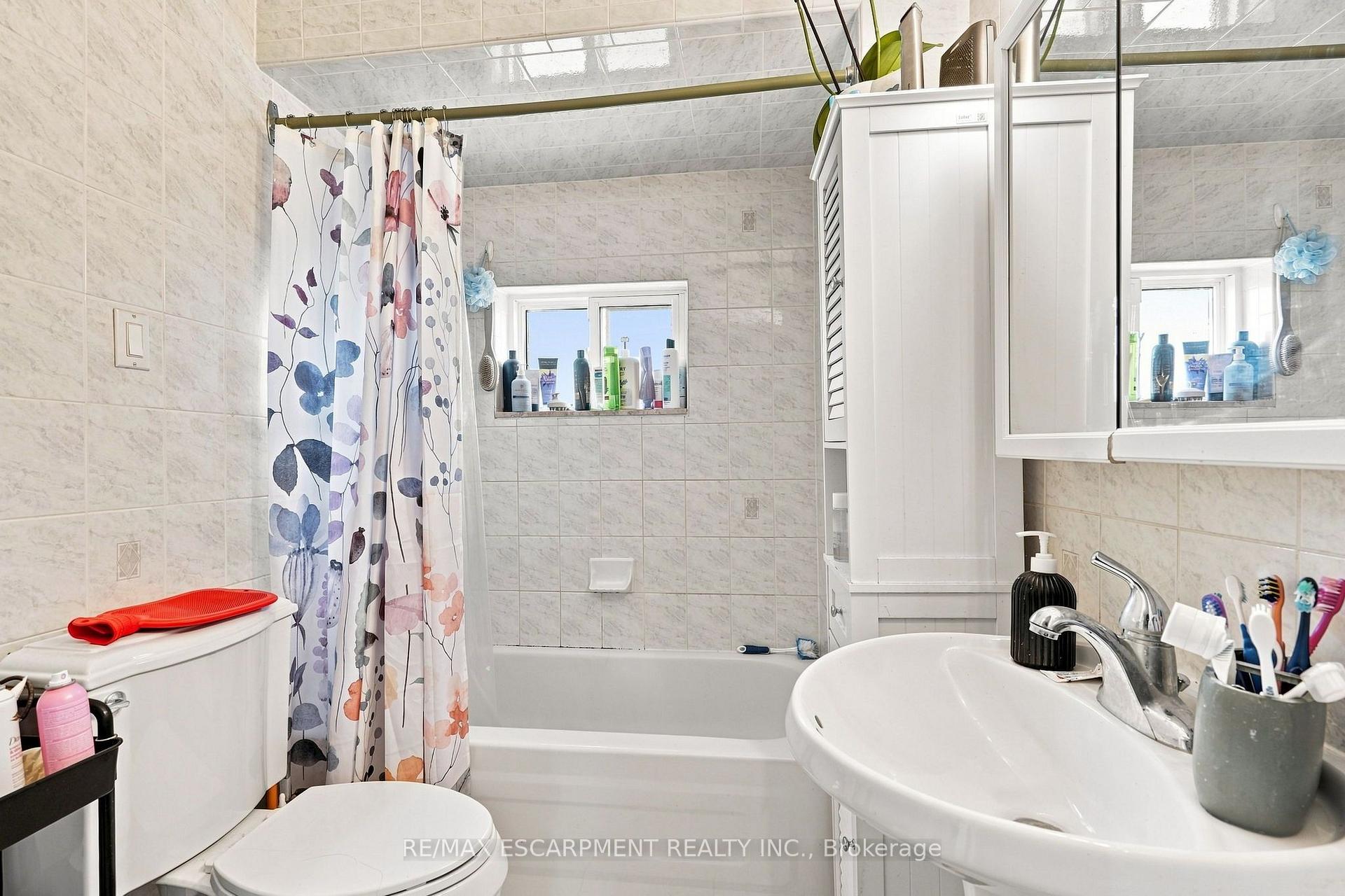 Photo 22 of Unit Upper, 15 Clinton Street, Hamilton, Stipley — HOMEH