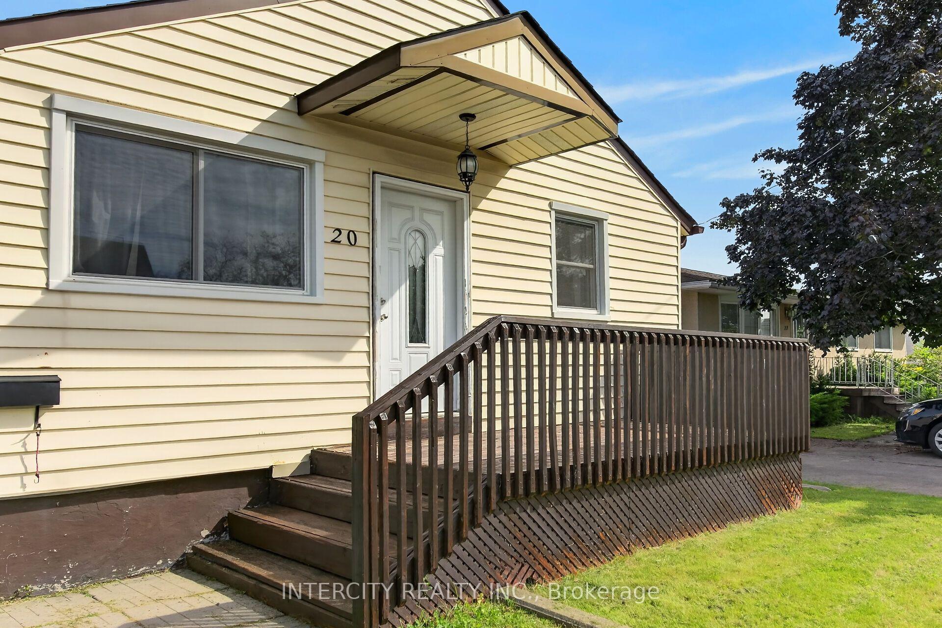 Photo 4 of 20 Kent Street, St. Catharines, Western Hill — HOMEH