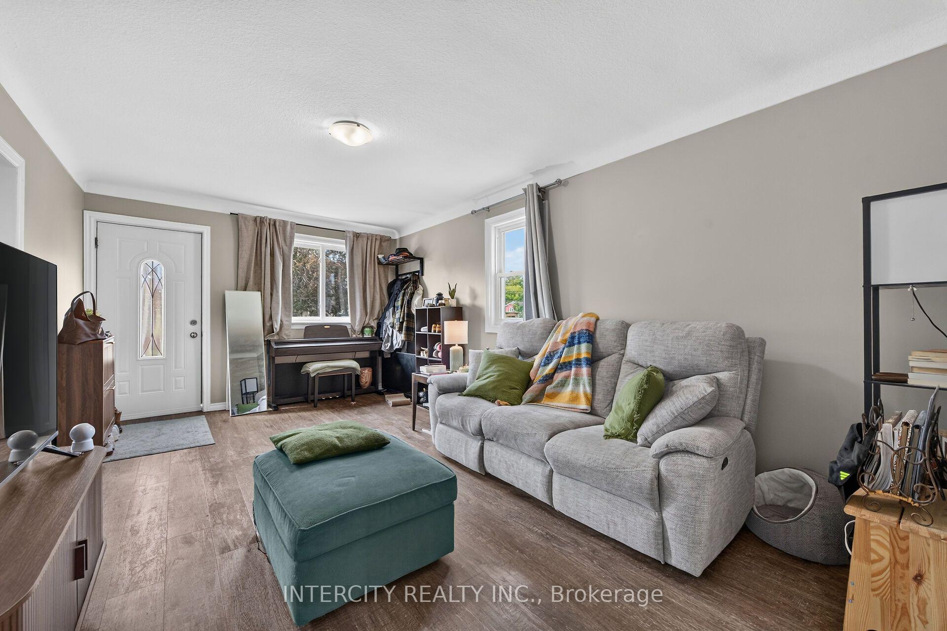 Photo 5 of 20 Kent Street, St. Catharines, Western Hill — HOMEH