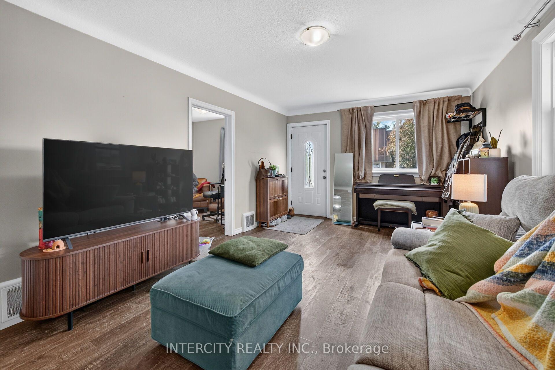 Photo 6 of 20 Kent Street, St. Catharines, Western Hill — HOMEH