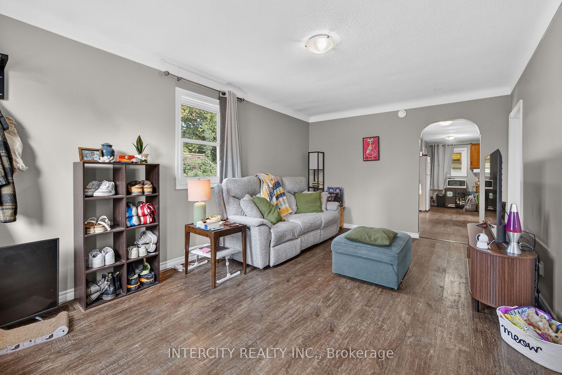 Photo 7 of 20 Kent Street, St. Catharines, Western Hill — HOMEH