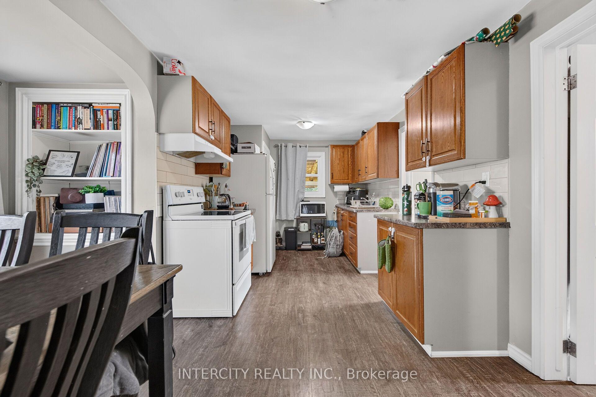 Photo 9 of 20 Kent Street, St. Catharines, Western Hill — HOMEH