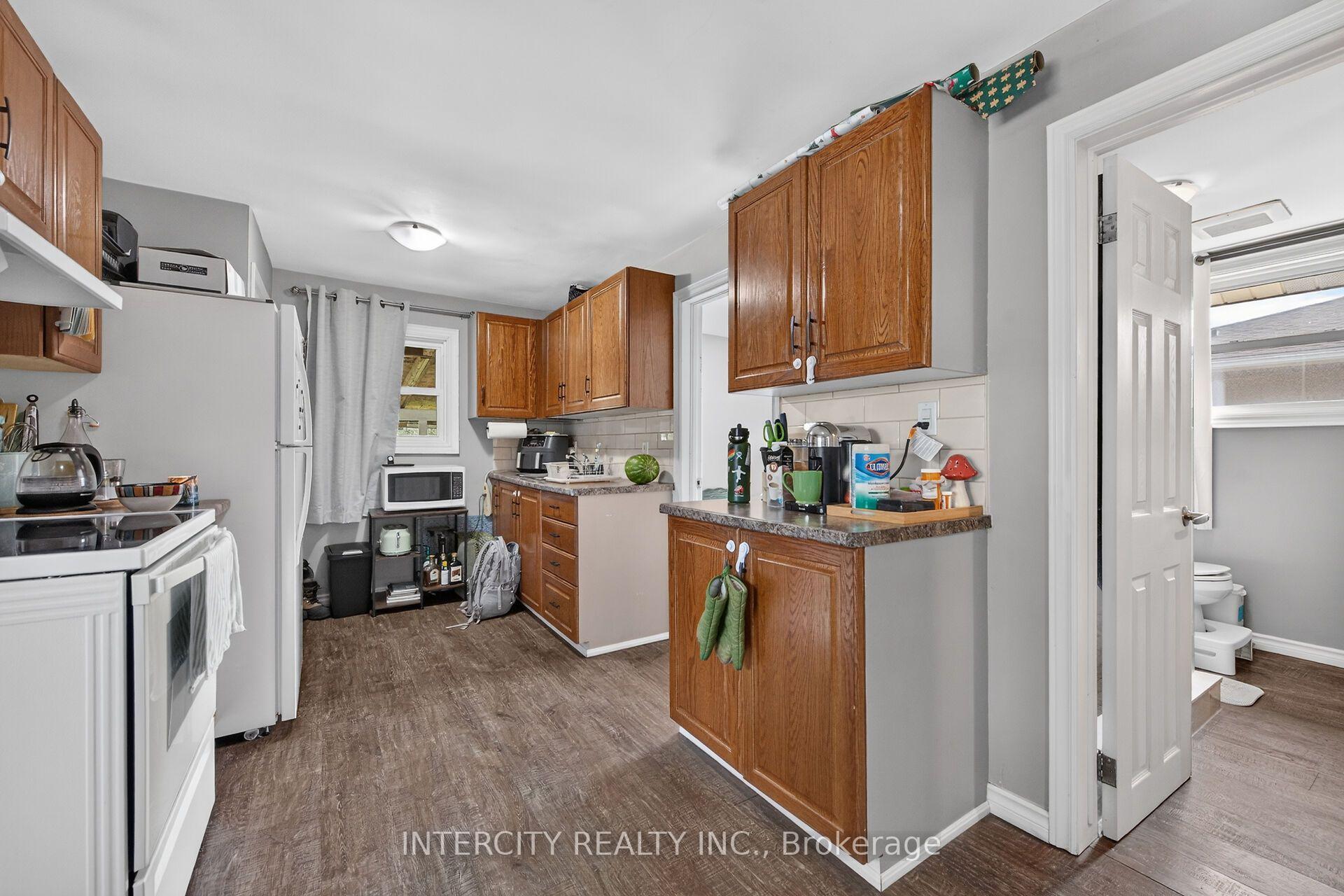 Photo 10 of 20 Kent Street, St. Catharines, Western Hill — HOMEH