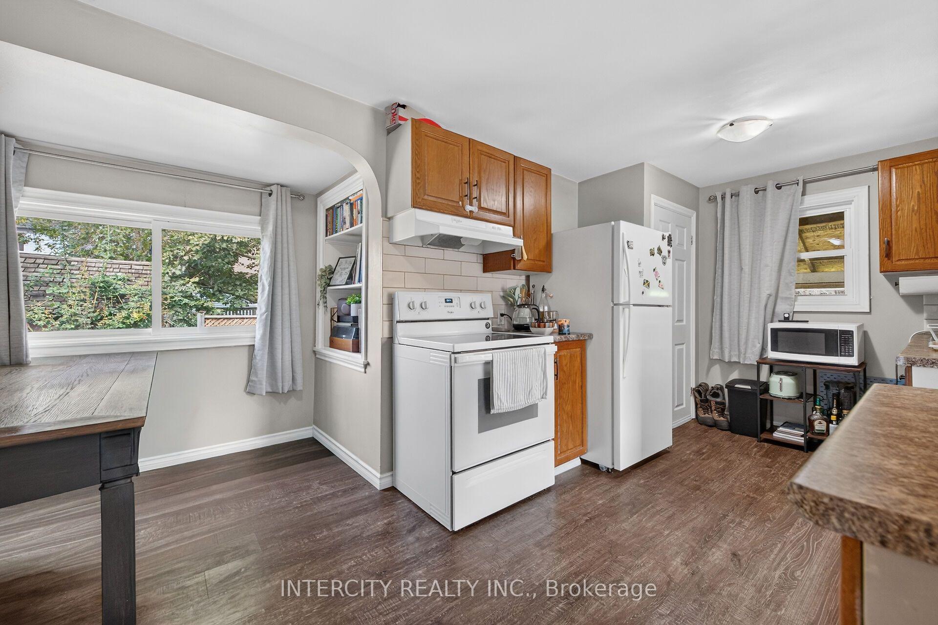 Photo 11 of 20 Kent Street, St. Catharines, Western Hill — HOMEH
