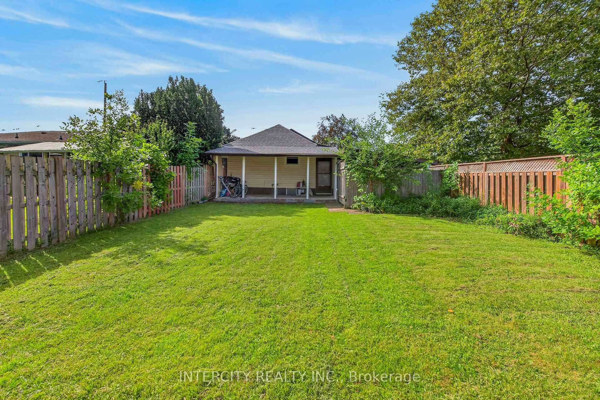 Photo 35 of 20 Kent Street, St. Catharines, Western Hill — HOMEH