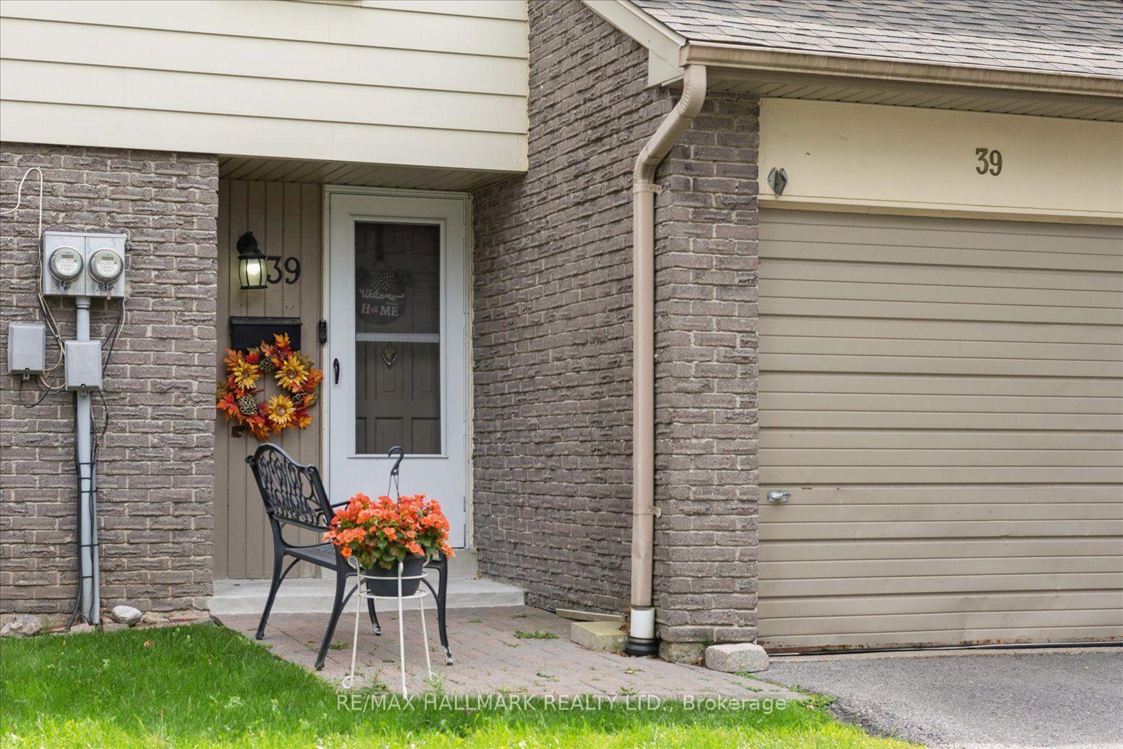 Photo 2 of Unit 69, 39 Camelot Way, Markham, Markham Village — HOMEH