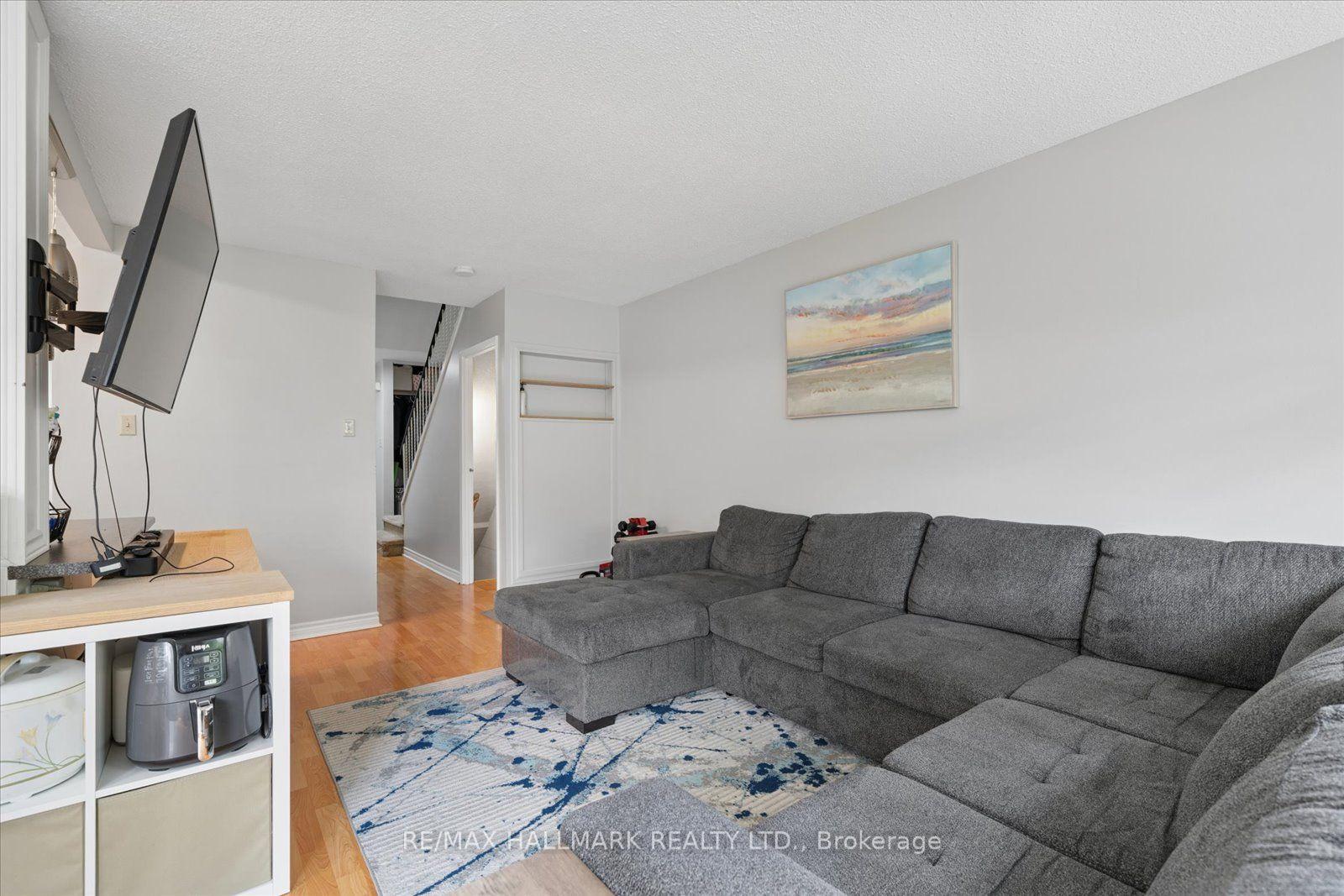 Photo 5 of Unit 69, 39 Camelot Way, Markham, Markham Village — HOMEH