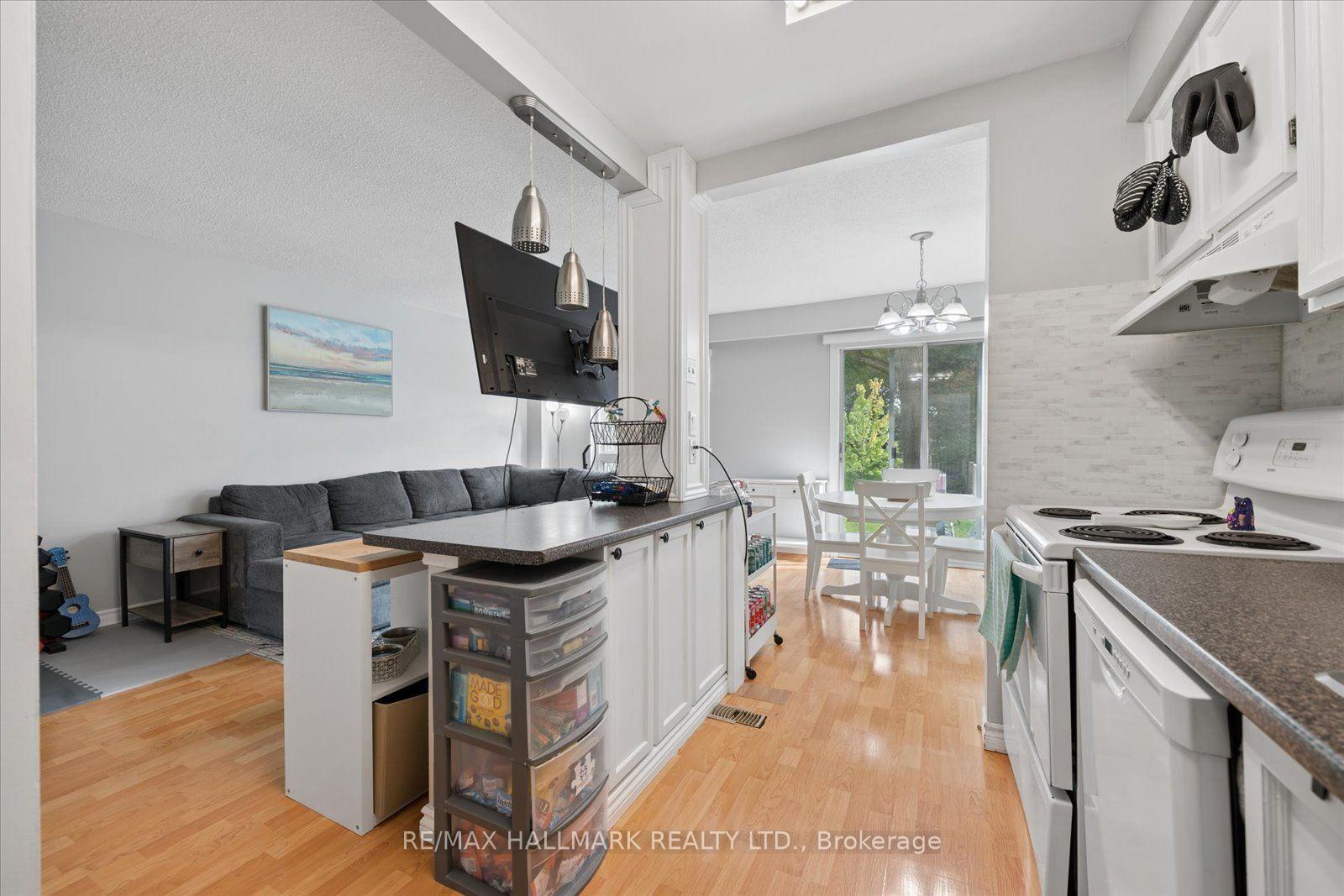 Photo 14 of Unit 69, 39 Camelot Way, Markham, Markham Village — HOMEH