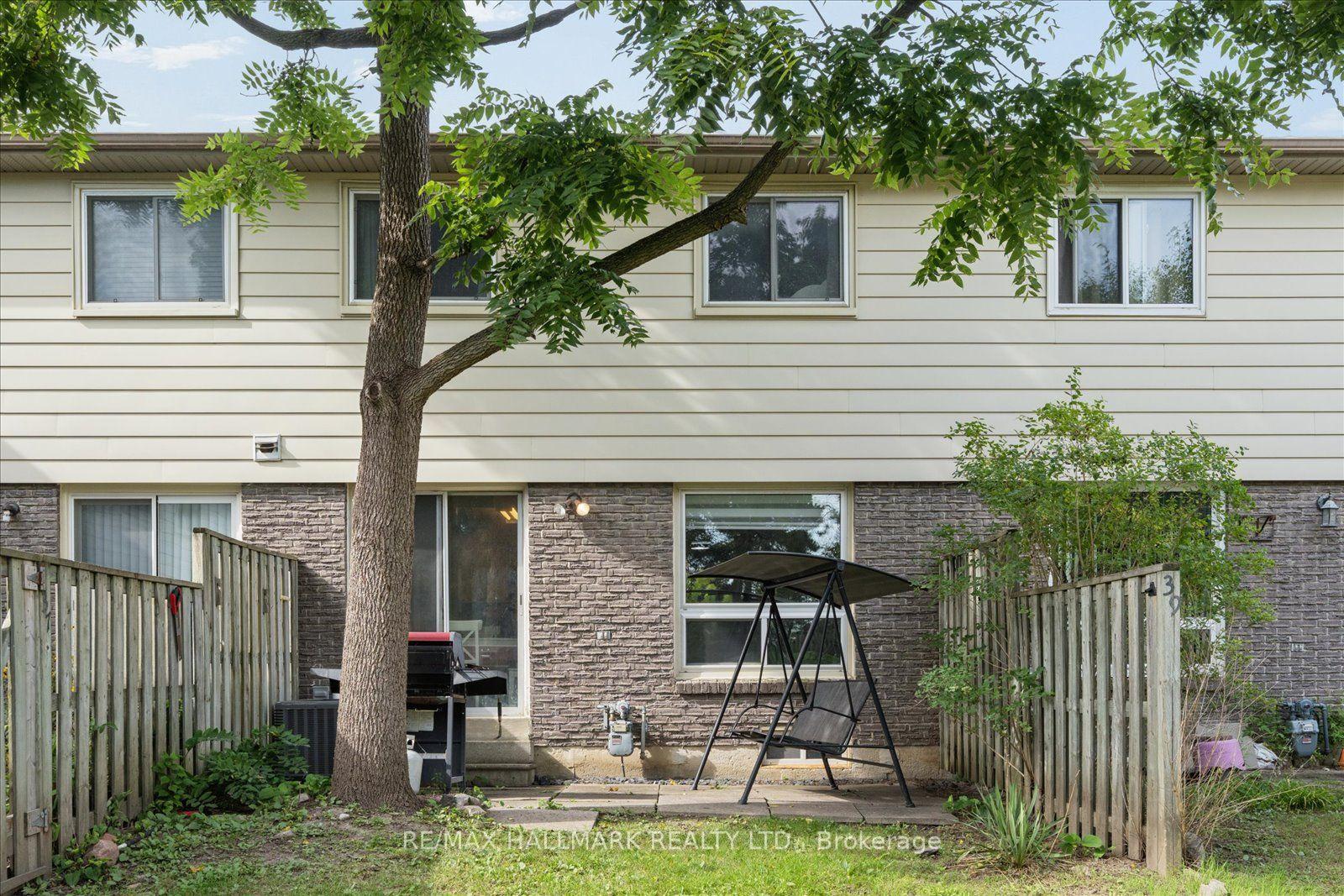 Photo 39 of Unit 69, 39 Camelot Way, Markham, Markham Village — HOMEH