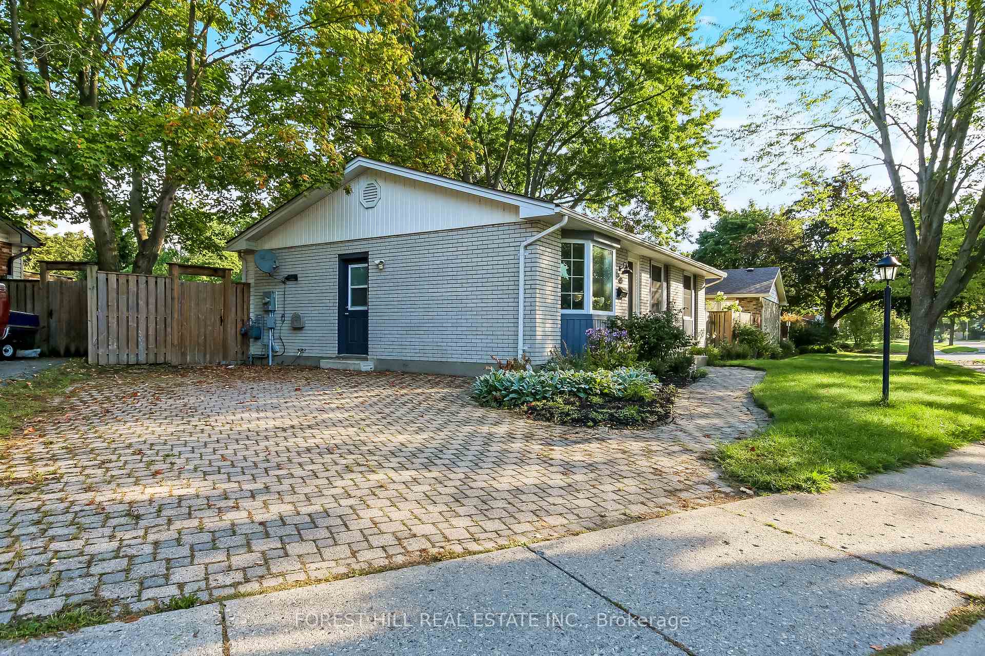 Photo 2 of 40 Killarney Road, London, North H — HOMEH