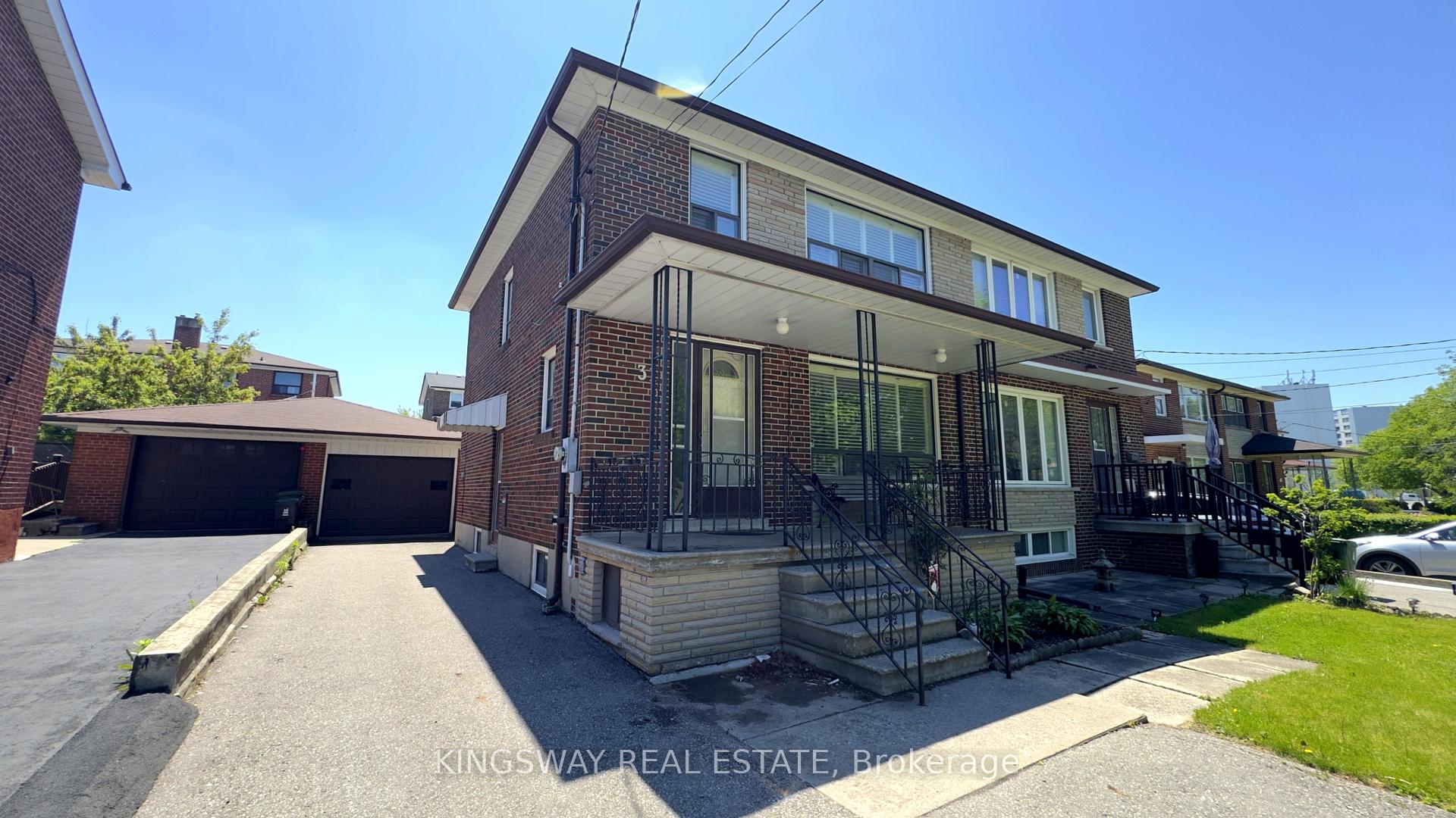 Photo 2 of 31 Quinan Drive, North York, Maple Leaf — HOMEH